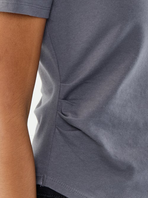Asymmetrisch T-shirt met korte mouwen - Kiabi Asymmetrisch T-shirt met korte mouwen - Kiabi