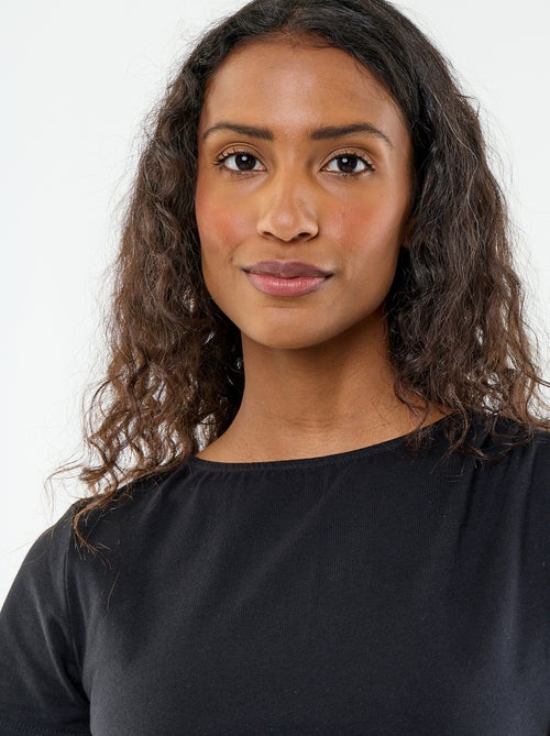 Asymmetrisch T-shirt met korte mouwen - Kiabi Asymmetrisch T-shirt met korte mouwen - Kiabi