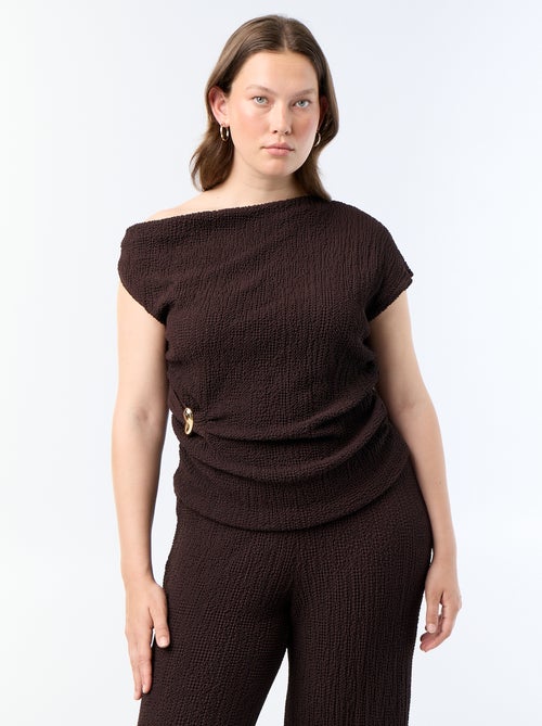 Asymmetrische top van crinkle-stof met goudkleurig sieraad - Kiabi Asymmetrische top van crinkle-stof met goudkleurig sieraad - Kiabi