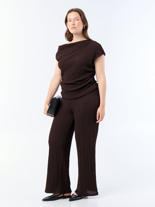 Asymmetrische top van crinkle-stof met goudkleurig sieraad - Kiabi Asymmetrische top van crinkle-stof met goudkleurig sieraad - Kiabi