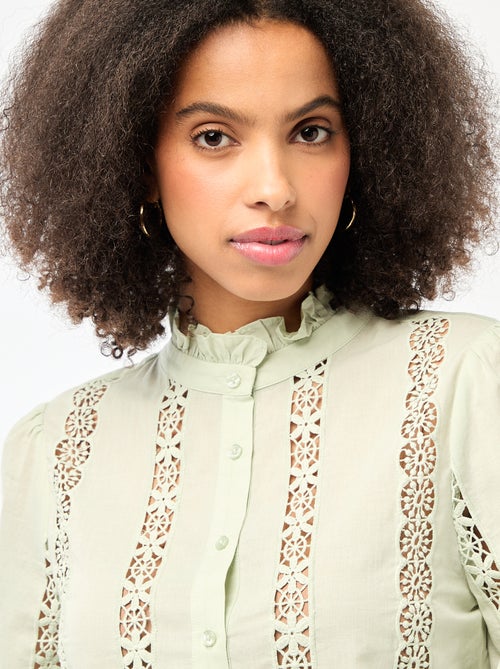 Blouse met broderie anglaise en ruchekraag - Kiabi