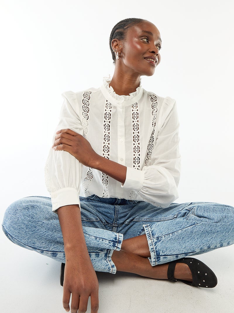 Blouse met broderie anglaise en ruchekraag wit - Kiabi