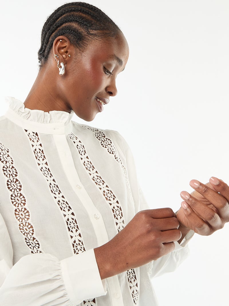 Blouse met broderie anglaise en ruchekraag wit - Kiabi