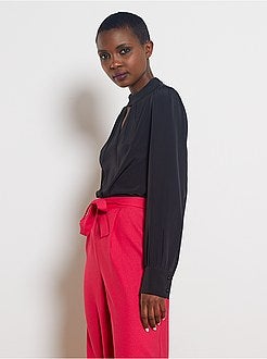 Blouse met een hoge kraag en V-hals - Kiabi