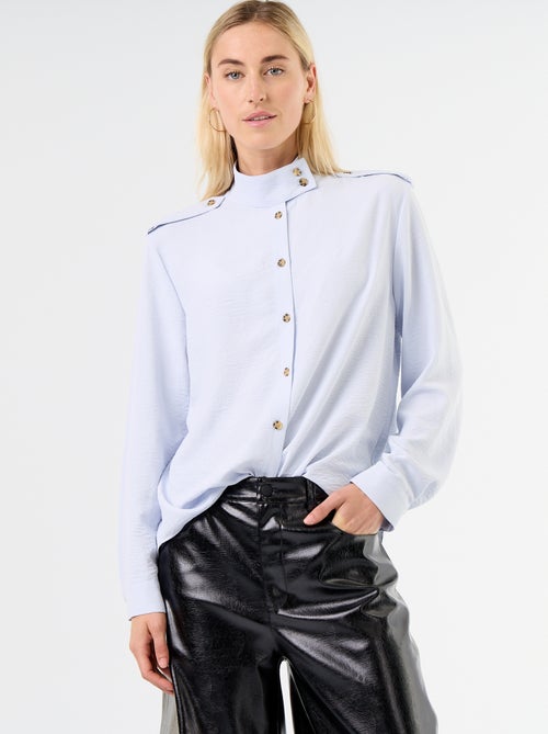 Blouse met hoge kraag en schouderstukken - Kiabi Blouse met hoge kraag en schouderstukken - Kiabi
