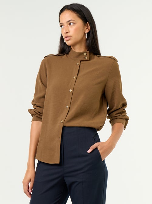 Blouse met hoge kraag en schouderstukken - Kiabi Blouse met hoge kraag en schouderstukken - Kiabi