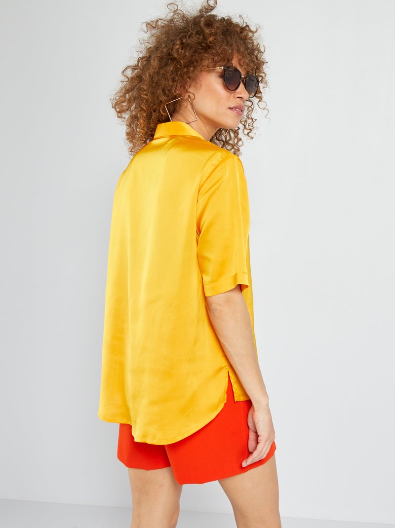 Blouse met korte mouw en satijnglans GEEL - Kiabi