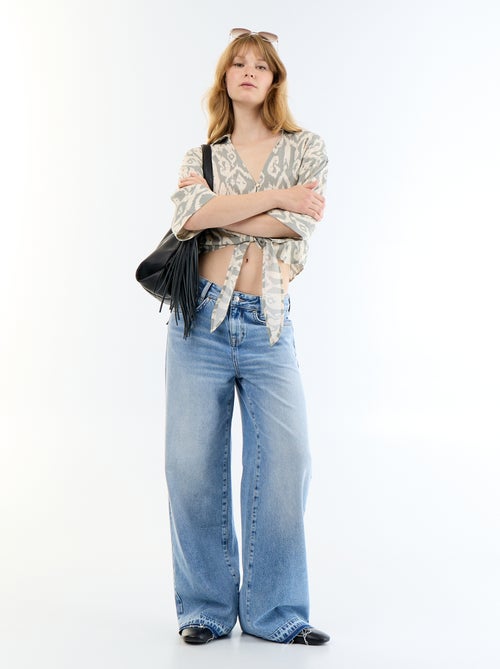 Blouse met korte mouwen en strikdetail aan de onderkant - Kiabi