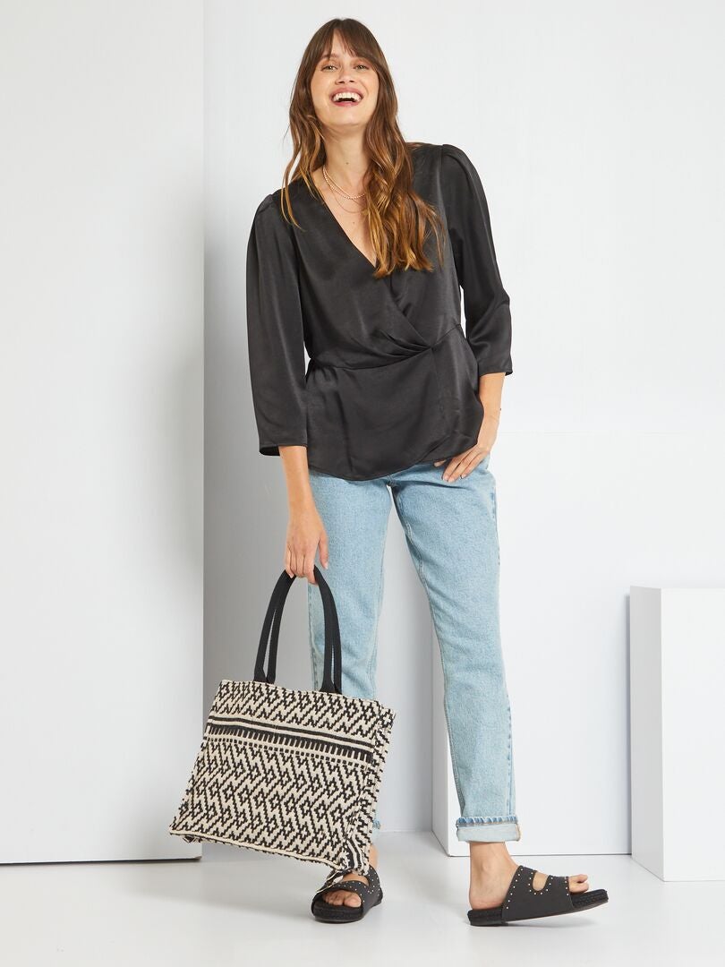 Blouse met overslaghals en satijnglans zwart - Kiabi