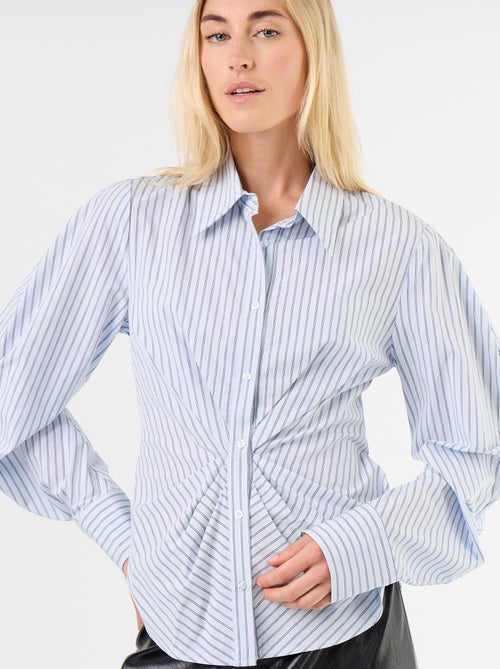 Blouse met speelse, getailleerde voorkant - Kiabi Blouse met speelse, getailleerde voorkant - Kiabi