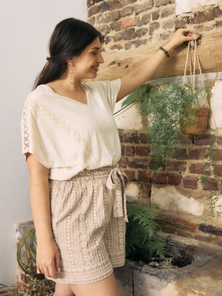 Blouse van crêpe-achtige stof met borduursel