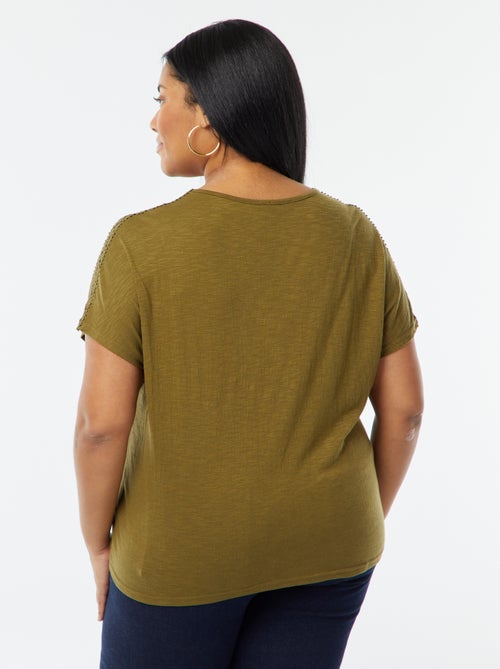 Blouse van crêpe-achtige stof met borduursel - Kiabi