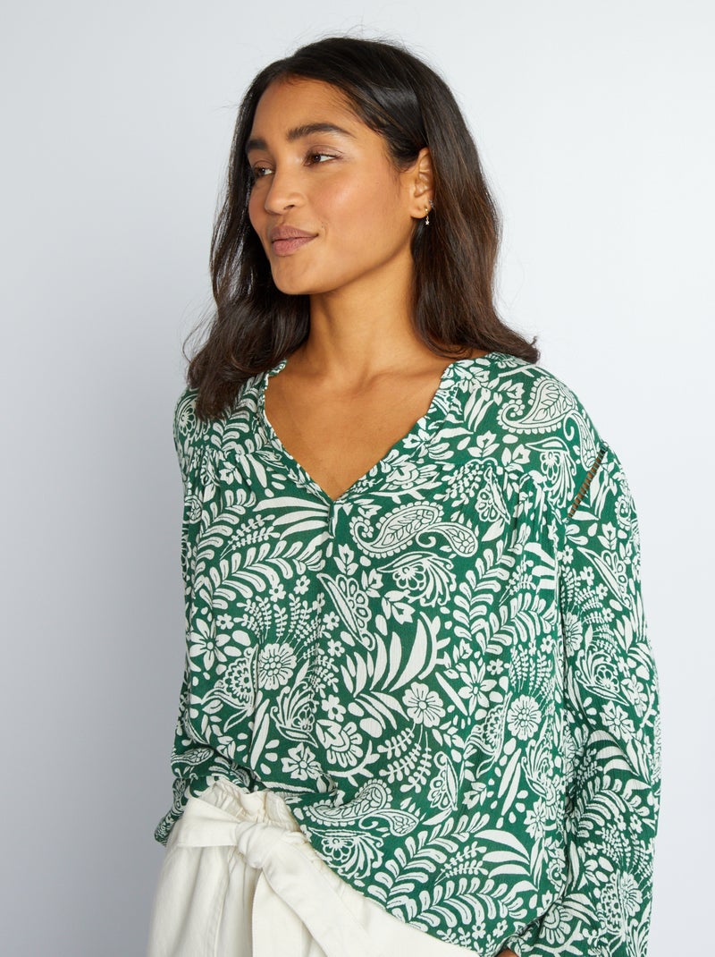 Blouse van gekreukte stof met ajourbiesjes GROEN - Kiabi