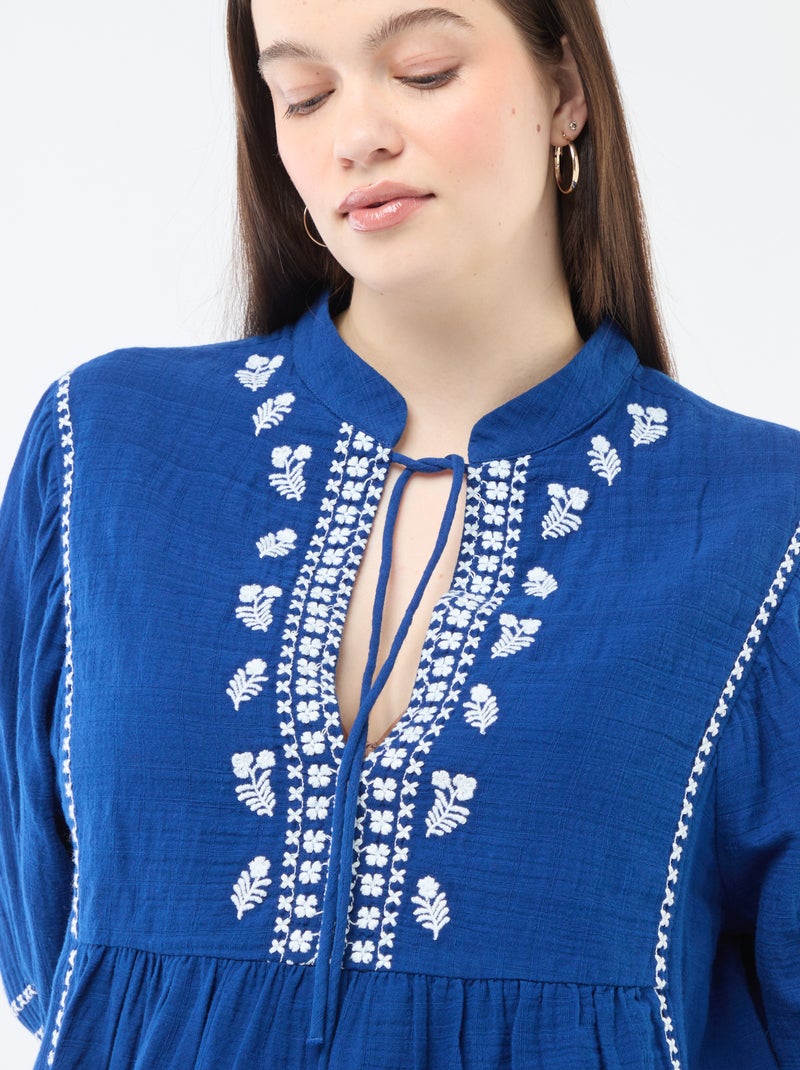 Blouse van katoengaas met fantasie borduursels en koordjes in de hals Blauw - Kiabi