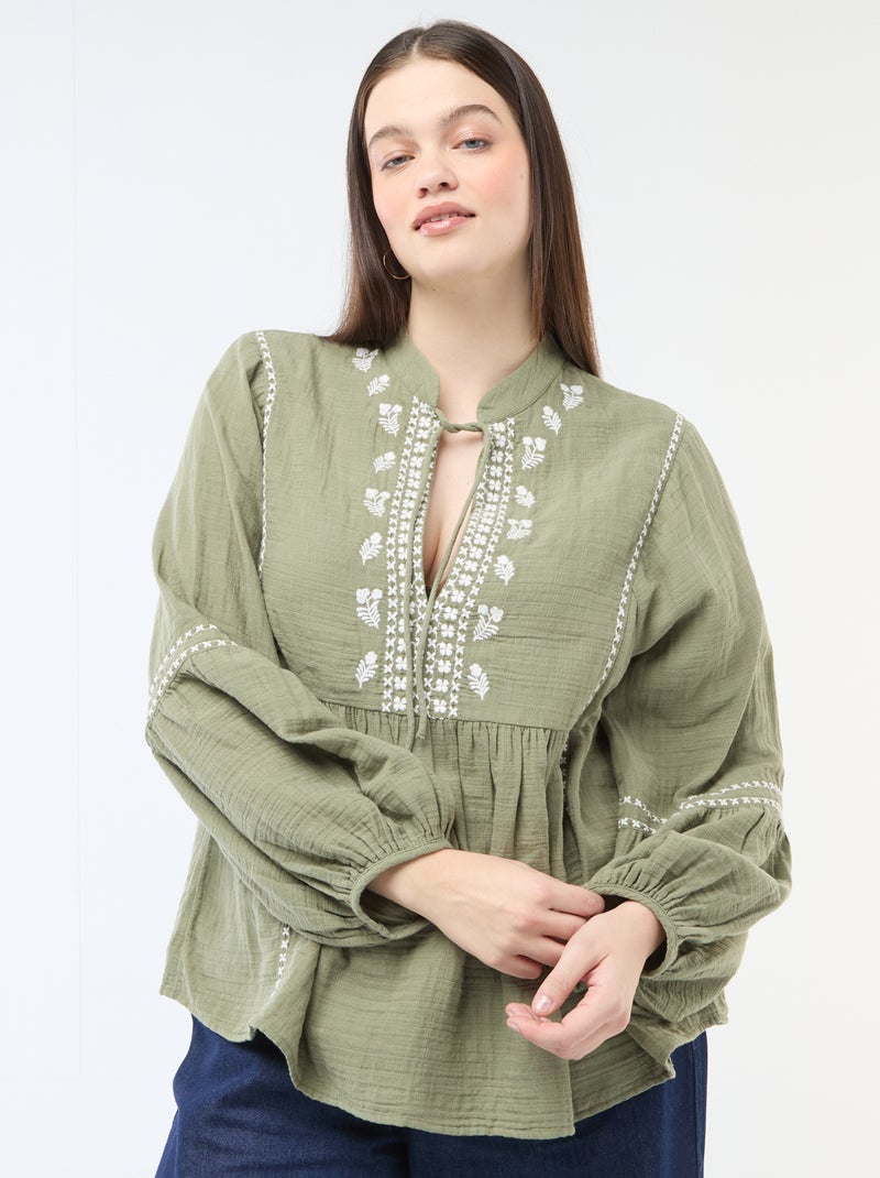Blouse van katoengaas met fantasieborduurwerk en koordjes aan de hals Groen - Kiabi