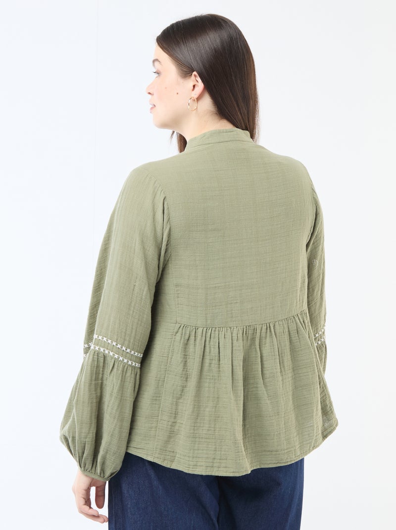 Blouse van katoengaas met fantasieborduurwerk en koordjes aan de hals Groen - Kiabi