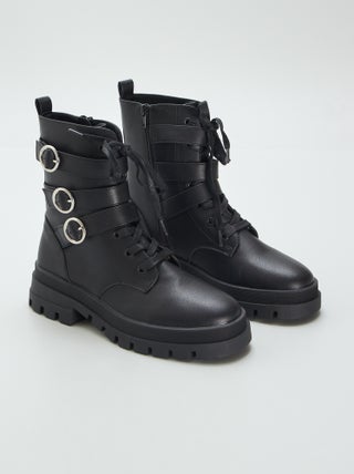 Boots in rockstijl met veters en gespen