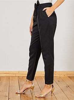 Broek in wortelmodel met een riem - Kiabi