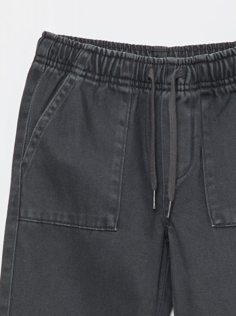 Broek met rechthoekige zakken - Aansluitende pasvorm Zwart - Kiabi