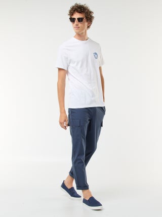 Broek met veel zakken en elastische tailleband met strikkoordje