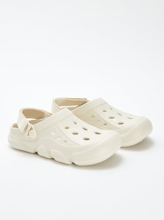 Clogs van gegoten kunststof