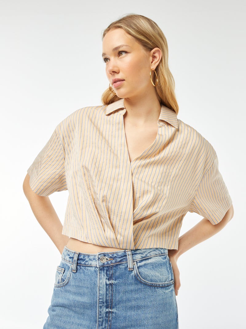 Croptop met knoopsluiting en overslag GEEL - Kiabi
