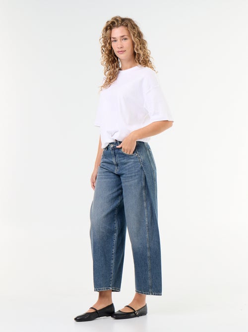 Denim broek met fantasieplooien - Kiabi Denim broek met fantasieplooien - Kiabi