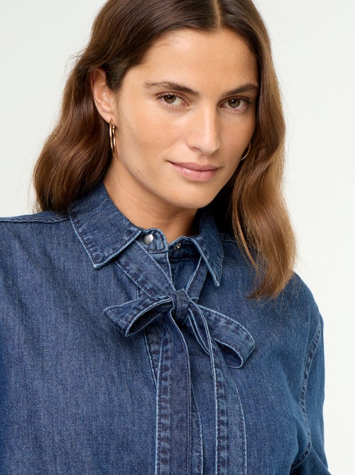 Denim overhemd met lavallièrekraag - Kiabi Denim overhemd met lavallièrekraag - Kiabi