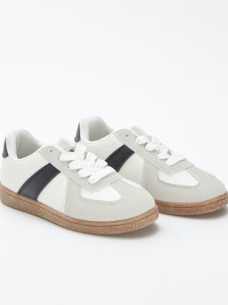 Driekleurige stadssneakers