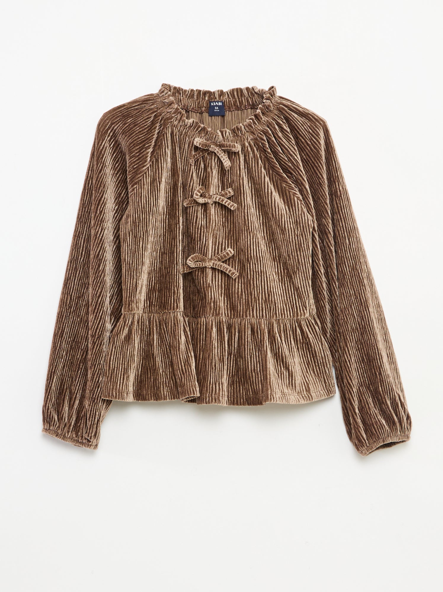 Een feestelijk, effen T-shirt met textuur en strik