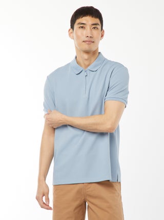 Een polo met wafeltextuur en ritsje aan de hals!