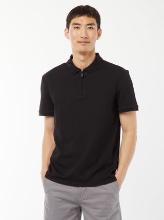 Een polo met wafeltextuur en ritsje aan de hals!