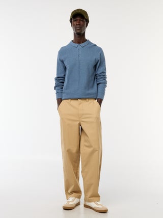 Effen broek van keperstof met wijde pijpen