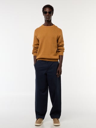 Effen broek van keperstof met wijde pijpen