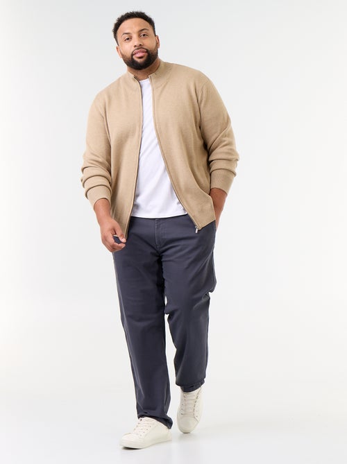 Effen chino met standaard taille - Kiabi Effen chino met standaard taille - Kiabi