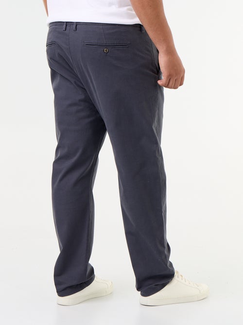 Effen chino met standaard taille - Kiabi Effen chino met standaard taille - Kiabi