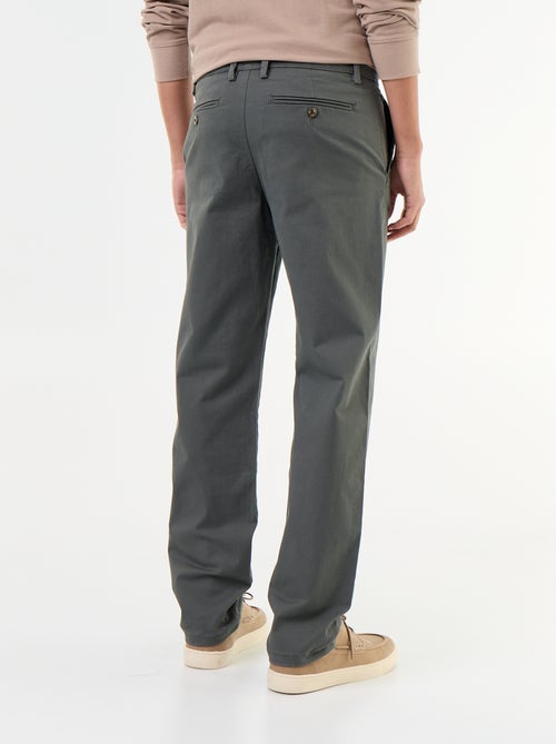 Effen chino met standaard taille - Kiabi Effen chino met standaard taille - Kiabi