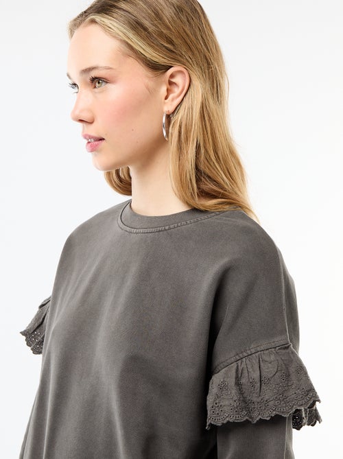 Effen sweater met volantjes van Engels borduurwerk op de mouwen - Kiabi