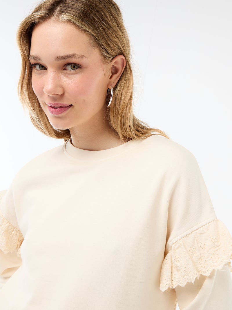 Effen sweater met volantjes van Engels borduurwerk op de mouwen Wit - Kiabi