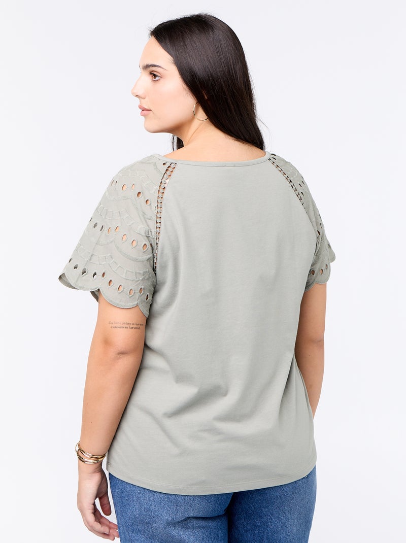 Effen T-shirt met borduursels op de mouwen Groen - Kiabi