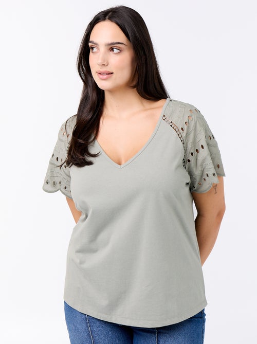 Effen T-shirt met borduursels op de mouwen - Kiabi