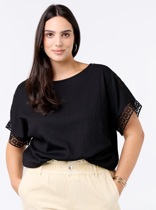 Effen T-shirt met borduurwerk en macramé op de mouwen - Kiabi