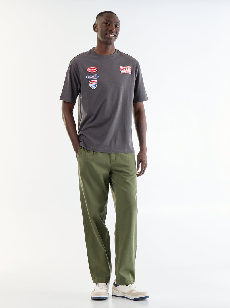 Effen T-shirt met korte mouwen en opgenaaide patches Grijs - Kiabi