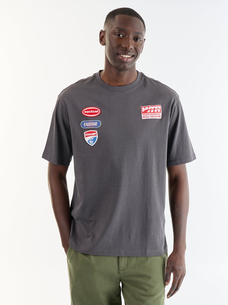 Effen T-shirt met korte mouwen en opgenaaide patches Grijs - Kiabi