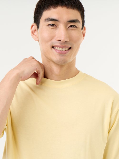 Effen T-shirt met korte mouwen en ronde hals - Kiabi Effen T-shirt met korte mouwen en ronde hals - Kiabi