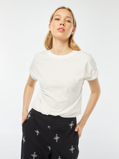 Effen T-shirt met ronde hals en korte mouw met omgeslagen boordje - Kiabi