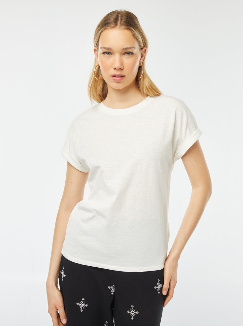 Effen T-shirt met ronde hals en korte mouw met omgeslagen boordje WIT - Kiabi