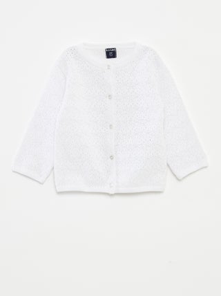 Gebreid vestje met knopen en ajourmotiefje