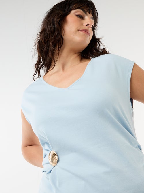 Gedrapeerd T-shirt met goudkleurig sieraad - Kiabi