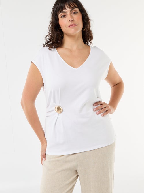 Gedrapeerd T-shirt met goudkleurig sieraad - Kiabi